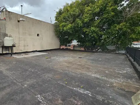 CASA 199 m2 4 AMB CON PATIO Y COCHERA - Villa Lynch