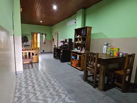 CASA 199 m2 4 AMB CON PATIO Y COCHERA - Villa Lynch