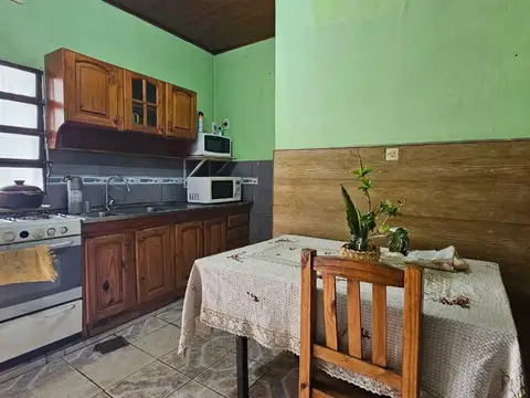 CASA 199 m2 4 AMB CON PATIO Y COCHERA - Villa Lynch