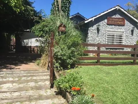 Casa 6 ambientes con 2 baños