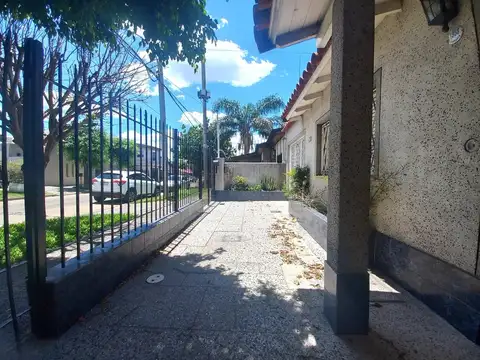 CHALET en Venta 3 Ambientes Cochera pasante El Palomar