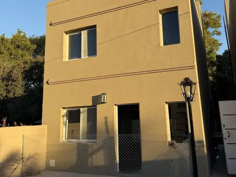 ALQUILER CASA DUPLEX 2 DORMITORIOS ESTRENAR FUNES