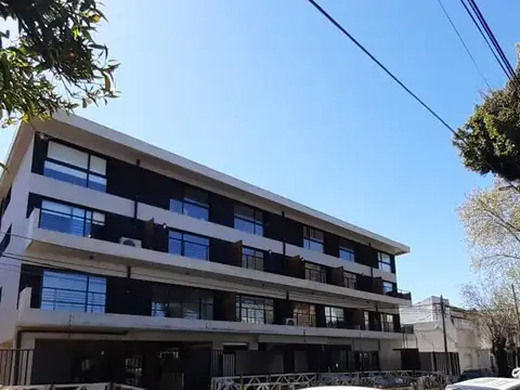 Vicente López - Amplia cochera Cubierta en Planta Baja 