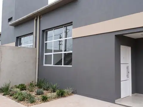 Casa 7 ambientes con 2 baños