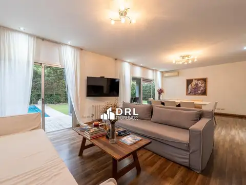 Casa en Venta con 2 cocheras