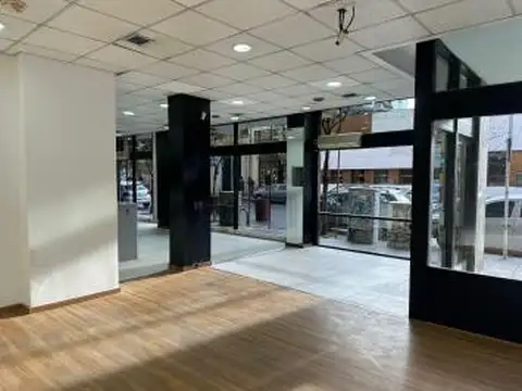 180 Mts2   LOCAL FUNES ALQUILER