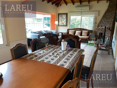 Casa 4 ambientes con 3 baños