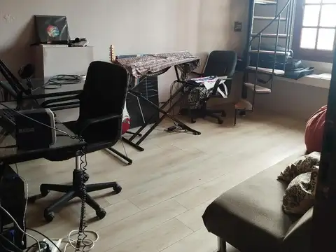 Casa 6 ambientes con 2 baños