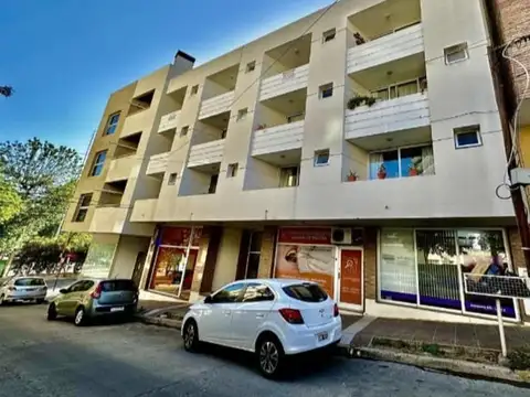 Avellaneda 400, Piso 1