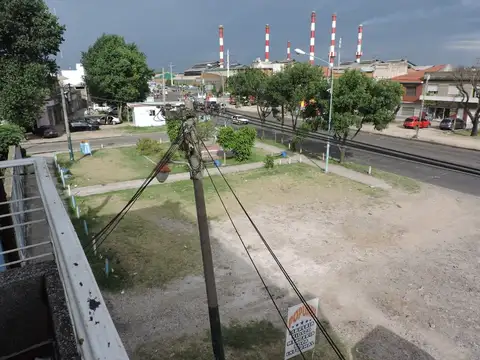 Galpon Con Vivienda sobre Av. Pasco