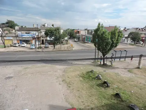 Galpon Con Vivienda sobre Av. Pasco