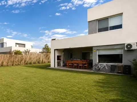 Casa Dúplex  en Alquiler en Casas de Santa Guadalupe, Casas del Este, Pilar del Este