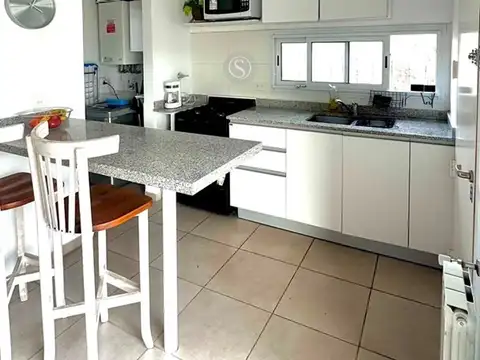 Casa 3 ambientes con 2 baños