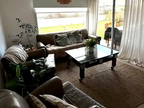 Casa Dúplex  en Alquiler en Casas de Santa Guadalupe, Casas del Este, Pilar del Este