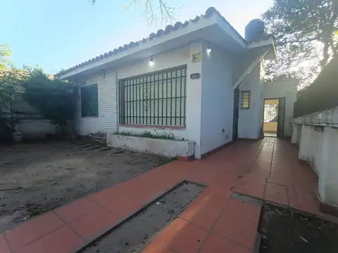 CASA DE DOS DORMITORIOS EN VENTA. FISHERTON