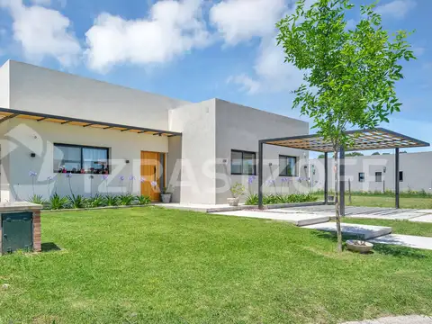 Propiedad en lote central en venta en Santo Tomás - OPORTUNIDAD