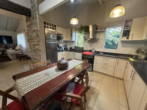 Casa estilo Campo - Se aceptan propiedades como parte de pago