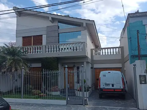 Venta casa 6 amb/pileta/dpto 2 amb VILLA DE MAYO