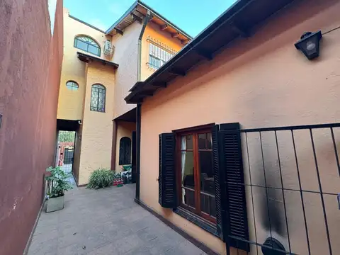 Casa 5 ambientes con 3 baños