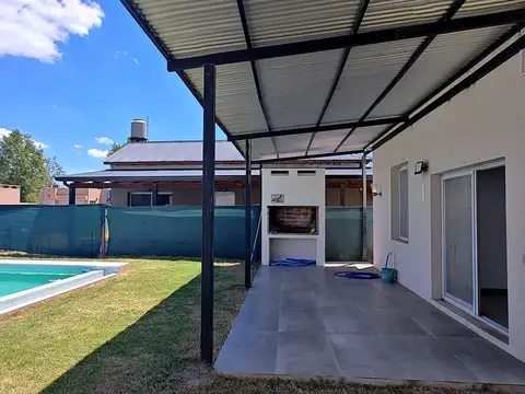 Casa en Alquiler con 1 cochera