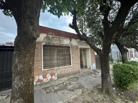 CASA 3 AMBIENTES EN VENTA EN ITUZAINGO A RECICLAR