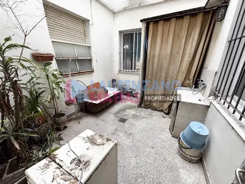 VENTA PH 3 AMBIENTES CON PATIO A RECICLAR EN VILLA PUEYRREDON