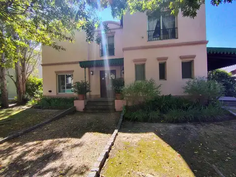 Casa a la venta apto crédito,3 dormitorios. Barrio Cerrado Los Sauces, Pilar, G.B.A. Zona Norte
