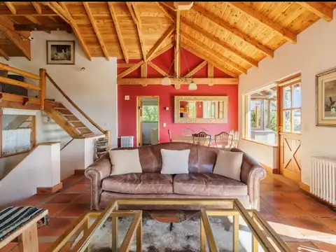 Casa en Venta con 2 cocheras