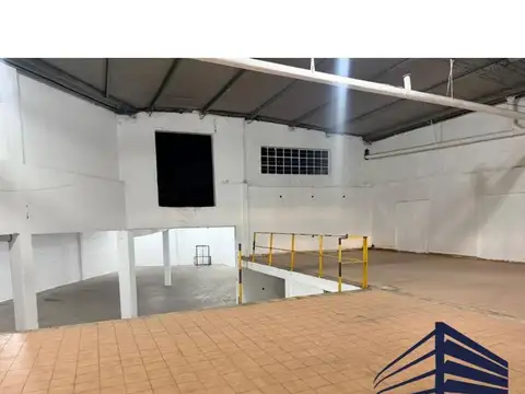 DEPÓSITO EN ALQUILER DE 1.367m2 - AV. EVA PERÓN, GRAL. SAN MARTÍN