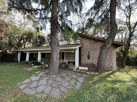 Casa en Venta en Barrio Parque Leloir, USD 350.000