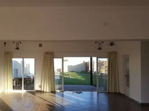 Casa 2 ambientes con 1 baño