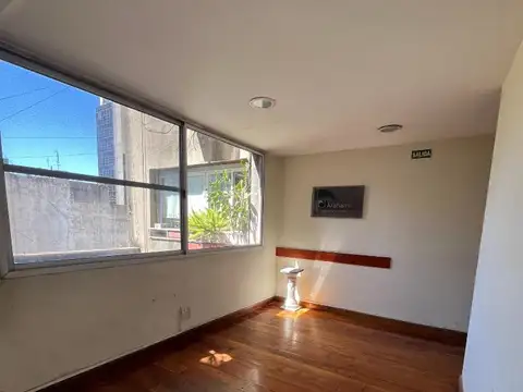 LUMINOSA OFICINA DE 100M2 EN MONSERRAT