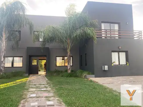 Casa en venta - 5 Dormitorios 4 Baños - 864Mts2 - El Cazal, Belén de Escobar