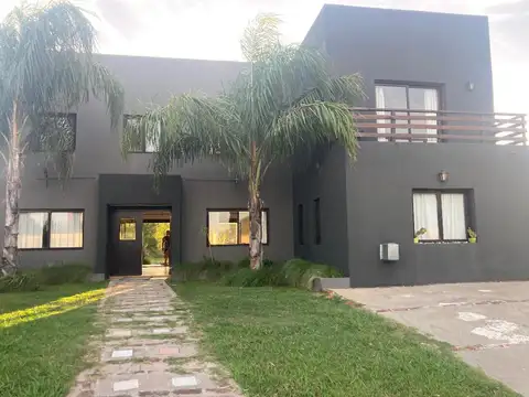 Casa en venta - 5 Dormitorios 4 Baños - 864Mts2 - El Cazal, Belén de Escobar