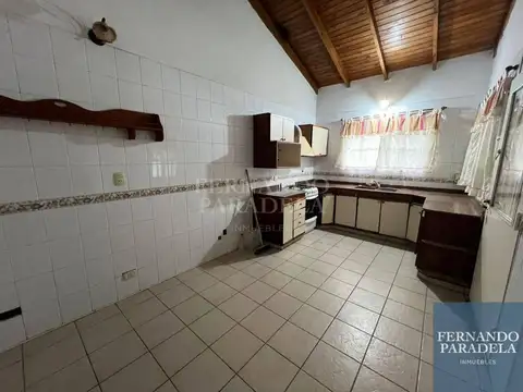 Casa 6 ambientes con 4 baños