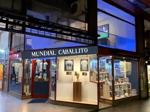 LOCAL SOBRE AV RIVADAVIA CON ENTRADA INDEPENDIENTE