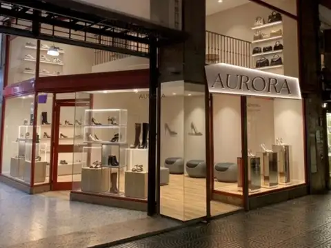 LOCAL SOBRE AV RIVADAVIA CON ENTRADA INDEPENDIENTE