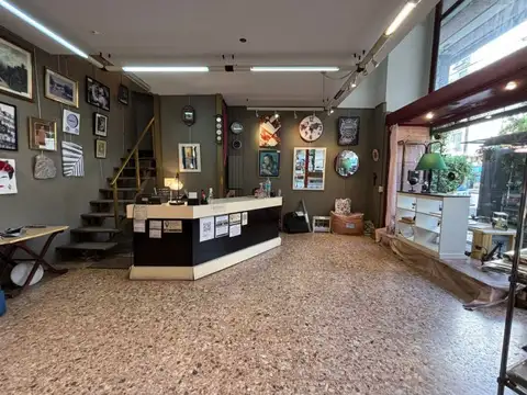 LOCAL SOBRE AV RIVADAVIA CON ENTRADA INDEPENDIENTE