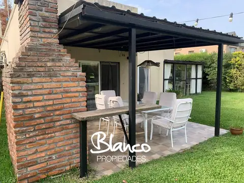 Casa 4 ambientes con 2 baños