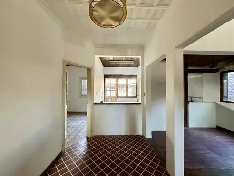 Casa 4 ambientes con 2 baños