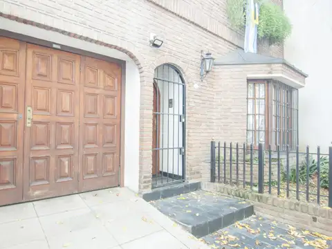 Casa 5 dormitorios y cochera para 2 autos en Coghlan