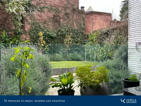 Casa en Alquiler con 4 cocheras
