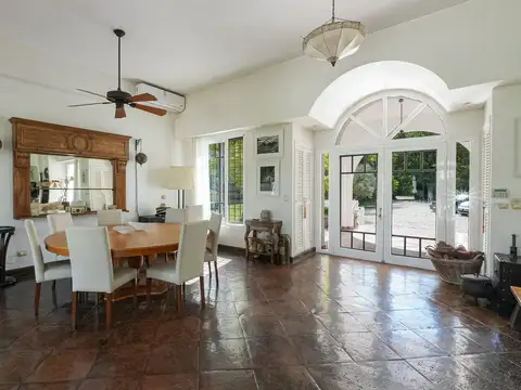 Casa 7 ambientes con 6 baños
