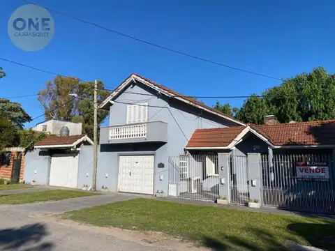 Casa con parque y pileta en venta - Gonnet, Calle 518 e/ 18 y 19