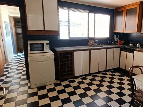 Departamento 7 ambientes con 2 baños