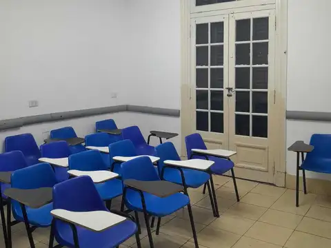 Casa 8 ambientes con 3 baños