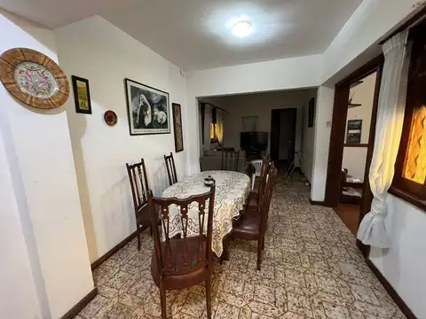 Casa 3 dormitorios en venta en La Plata c/cochera