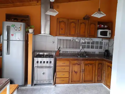 Casa 5 ambientes con 2 baños