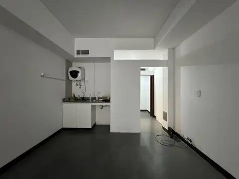 VENTA CON RENTA: Excelente Local comercial sobre Avenida Córdoba · 67 m2 (3.50x19)