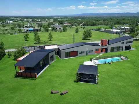 VENTA CASA 4 DORM CON PILETA ANISACATE CORDOBA 